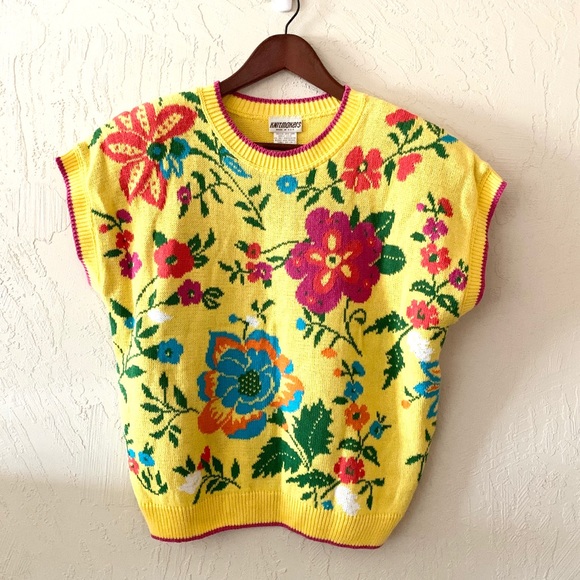 Knitmakers Sweaters - Knitmakers Vintage Flower Sweater Shortsleeved Lg